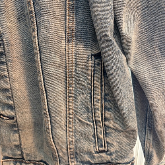 Levi's Classic Blue Denim Trucker Jacket - Picture 7 of 13